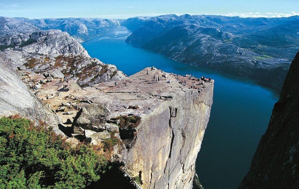 Утес Прекестулен — главная достопримечательность Норвегии